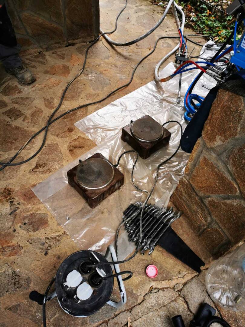 Повдигане на пропаднала бетонна пътека около къща